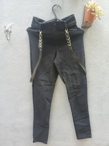 Calça com cintos laterais estilo Gótico/Alternativo 40