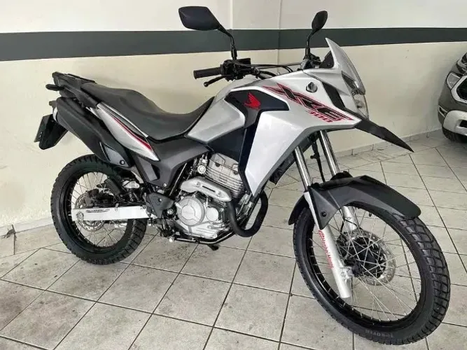 Xre 300 2021