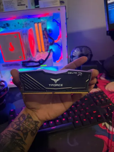 Memória RAM (1x16) T-FORCE RGB DDR4 3600MHZ