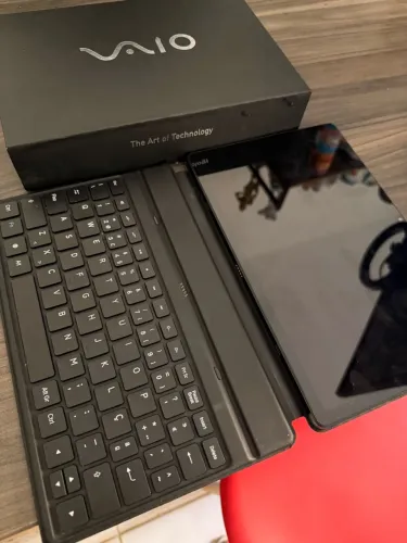 Tablet VAIO TL10 de 128GB com 8GB de RAM, tela de 10,4" 2K e teclado magnético
