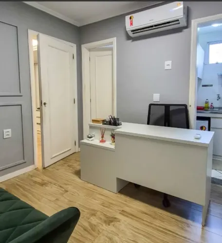 ALUGO SALA COMERCIAL MOBILIADO NO ED SAN RAPHAEL COM 30M²