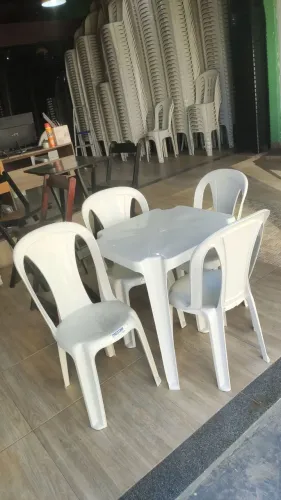 Conjunto de mesa Prestimx + 4 Cadeira Amanda Reforçada _suporta até 182kg, na cor P/B.