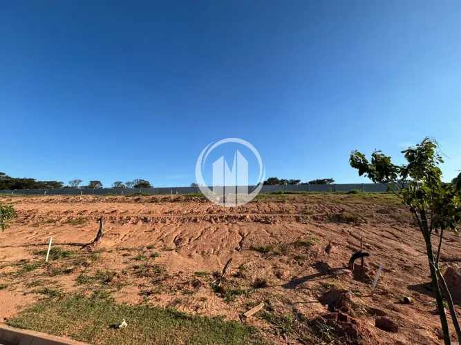 Terreno á venda com 250m² - Applausi Villaggio Engordadouro Jundiaí/SP