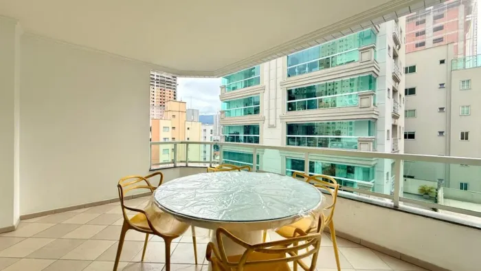 Apartamento com 3 Dormitórios no Ville de Paris na Meia Praia, Itapema