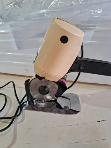 Máquina de cortar tecidos