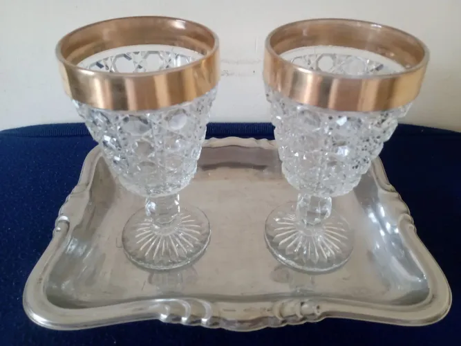 Conjunto de Taças Antigas
