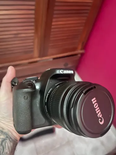 Canon T3i + lente 18-55mm e lente 70-300mm + bolsa Lowepro