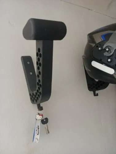 Porta capacete em impressão 3D