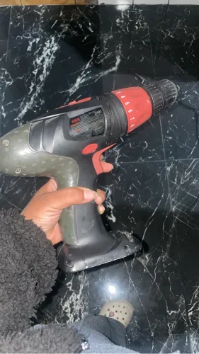 furadeira/parafusadeira de impacto a bateria skil 2497 de 14.4v.