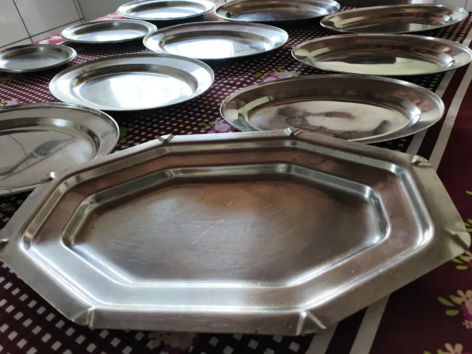 Bandeja de inox 12 unidades.