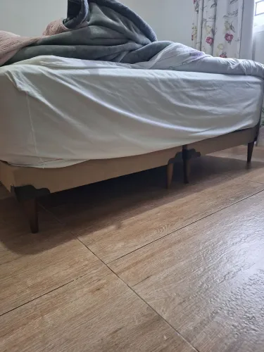 Vende-se box para cama queen pés de 15 cm