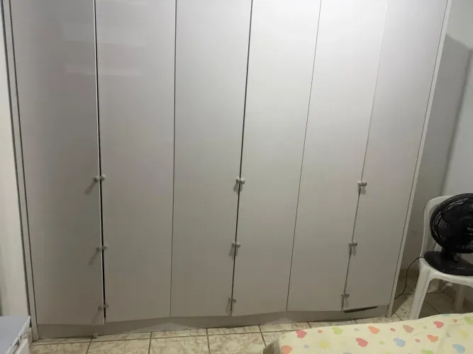 Guarda-roupa grande