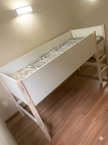 Cama Infantil TokStok - Estilo Montessori com Espaço Livre embaixo