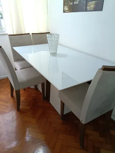 Mesa de Jantar com Tampo de Vidro em Laca - Conservada