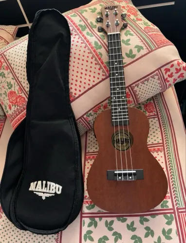 UKULELE MALIBU