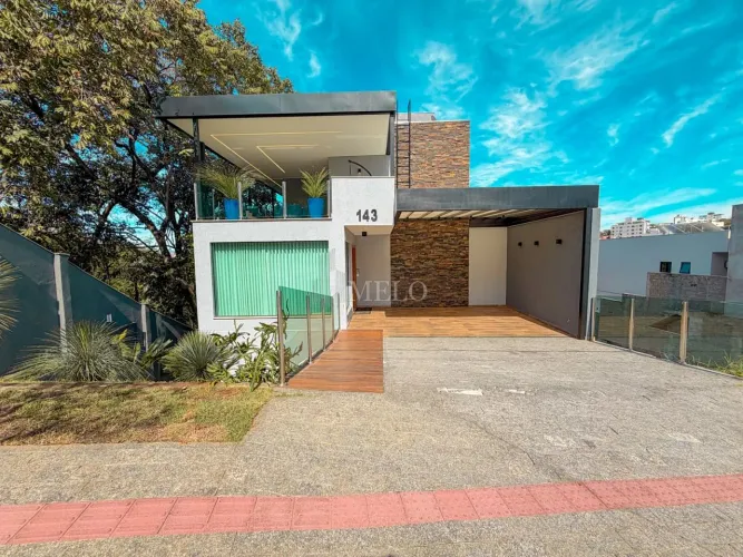 Belíssima Casa para Locação no Condomínio Portal do Sol por R$18.000,00.