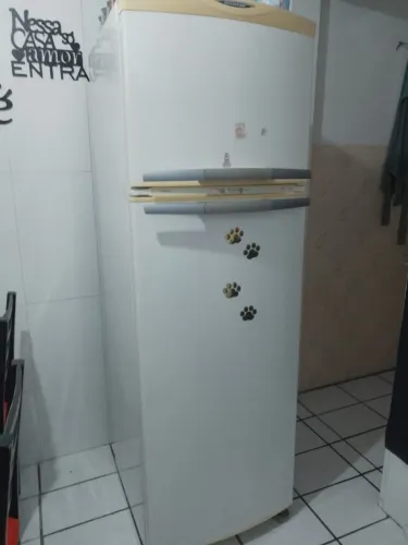 Vendo uma geladeira frost Free bem conservada