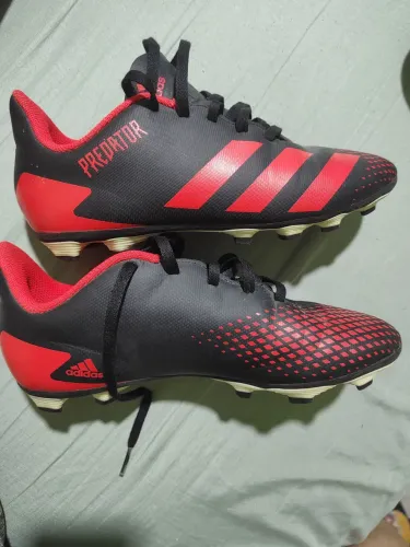 Chuteira Adidas Predator (oficial)