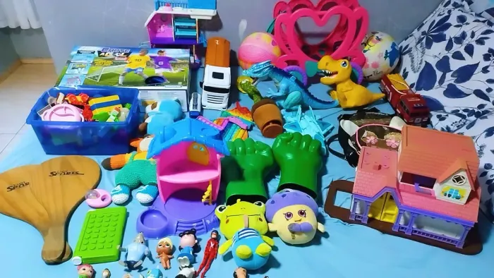 Lote de brinquedos mistos em bom estado
