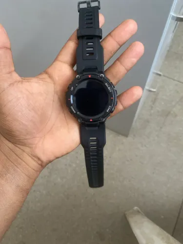 Relógio Amazenfit funcionando muito bem , ele tá sem carregador.