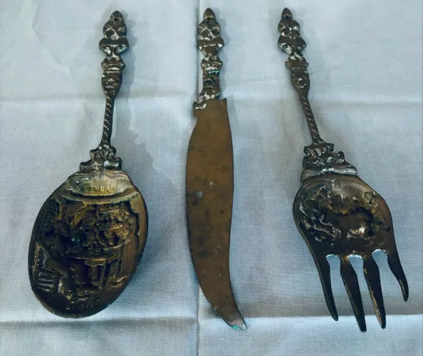 Conjunto de Talheres Decorativos de Parede em Bronze (Tema Holandês)