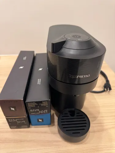 Cafeteira Nespresso Vertuo POP + 68 capsulas 