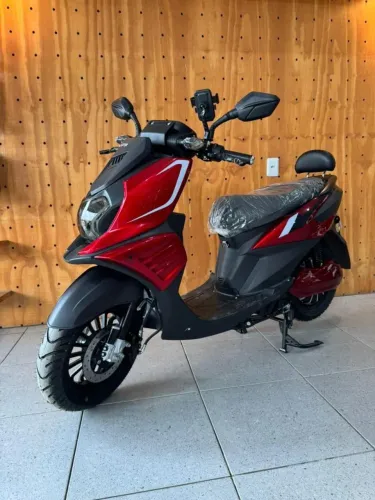 Savage a Scooter Elétrica que tem um design impecável e cheio de estilo
