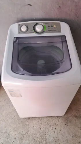 Máquina de lavar 8kg em ótimo estado de uso 