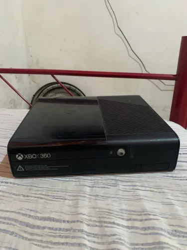 ? Xbox à venda! Vai com controle e acessórios. R$ [350]. Sem ofertas absurdas! Chama PV!