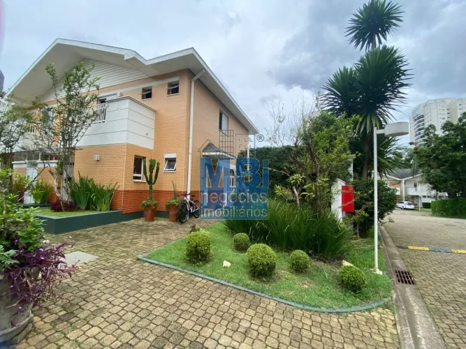 Casa à Venda no Condomínio Flora Park