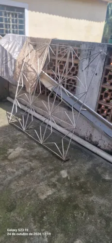 Vendo 2 grades de janelas