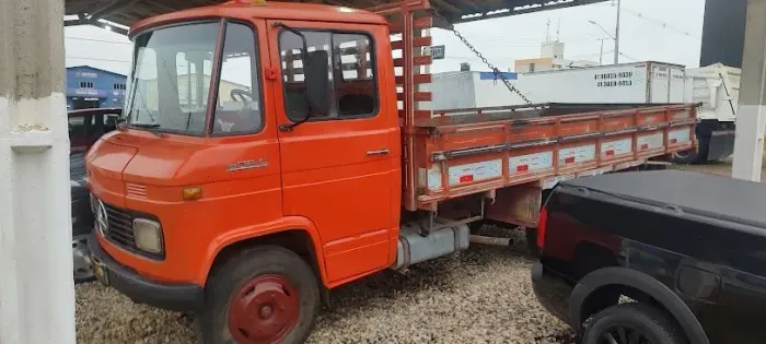 Mb 608 carroceria 5mts em excelente estado ano 1983