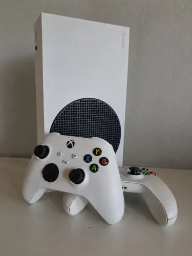 Xbox Series S + 2 Controles