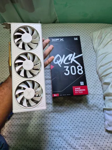 RX 7600 BRANCA IMPECÁVEL - COMPLETA NA CAIXA