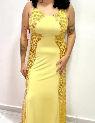 Vestido amarelo ouro bordado