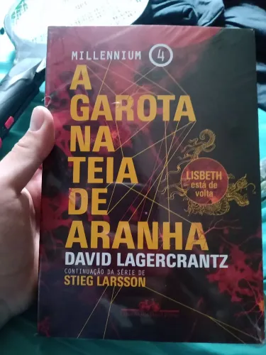 Livro a garota na teia de aranha lacrado