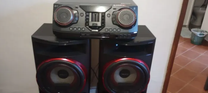 Vende se um aparelho de som XBOOM completo 