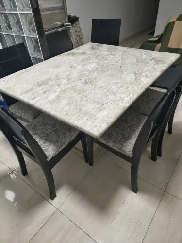 Mesa de Jantar quadrada em Pedra Natural (mármore)