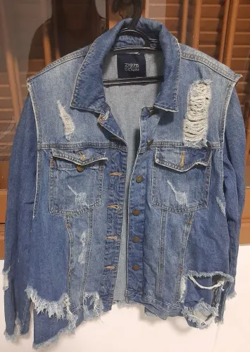 Jaqueta jeans Destroyed Zara