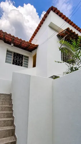 CASA AMPLA DE 2 QUARTOS COM VARANDA E ENTRADA INDEPENDENTE - CAIEIRAS, VESPASIANO