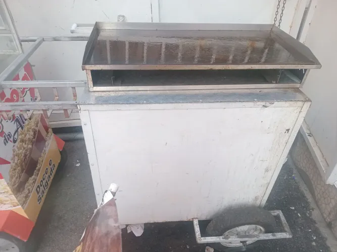 Vendo chapa a gás  com carrinho  completo 