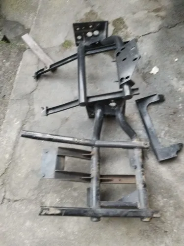 Suporte paralama caminhão constellation e bomba hidráulica de cabine