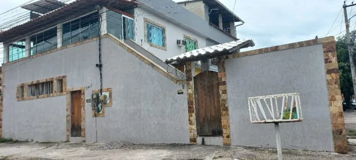 Alugo sobrado.