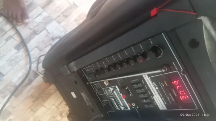 Amvox 18zoitão 1100w com bateria de moto dura o dia todo leve pra qualquer lugar