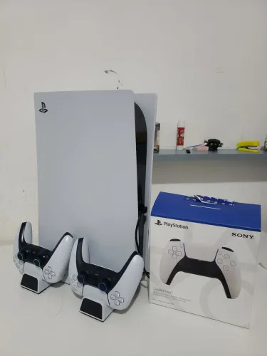 Playstation 5 midia fisica - 2 controles - 1 ano de ps plus extra -
