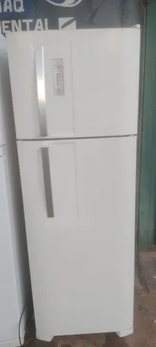 Vendo Geladeira marca Electrolux Frost free 310 Litros semi Nova 