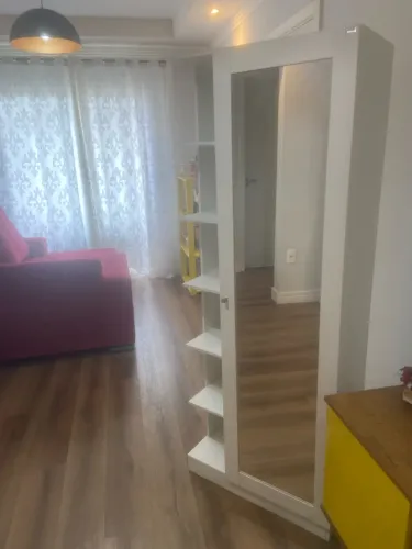 SAPATEIRA COM ESPELHO À VENDA - R$ 400,00 