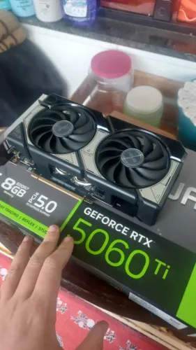 RTX 5060 T.I 8GB 2 MESES DE USO