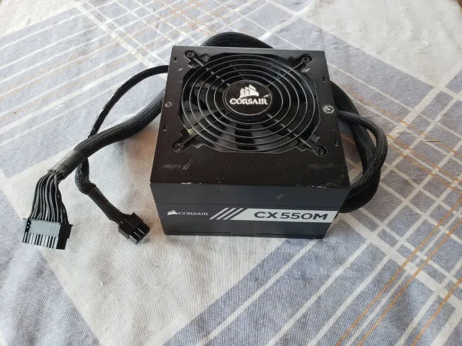 Fonte Corsair 550w