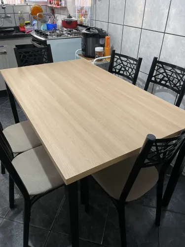 Mesa com 6 cadeiras 